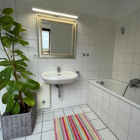 Zwei Zimmer, Kueche, Badezimmer, Aufenthaltsraum * Borgholzhausen