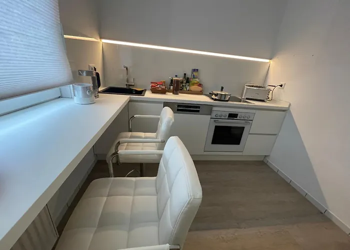 Zwei Zimmer, Kueche, Badezimmer, Aufenthaltsraum