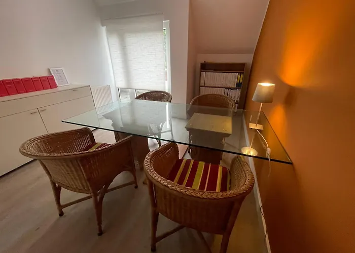 Lejlighed Zwei Zimmer, Kueche, Badezimmer, Aufenthaltsraum *